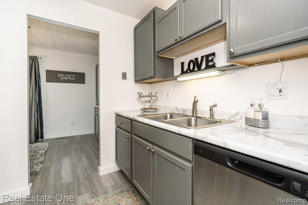 21 Dickinson Street F