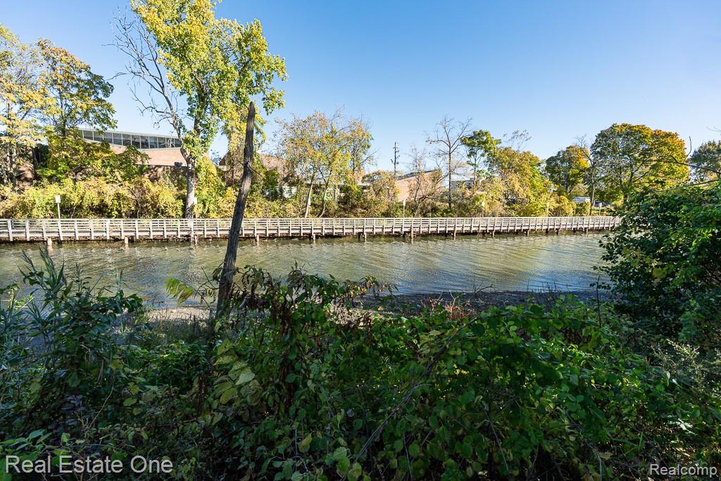 21 Dickinson Street F