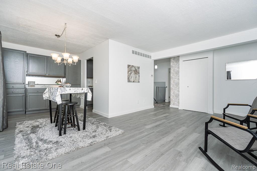 21 Dickinson Street F