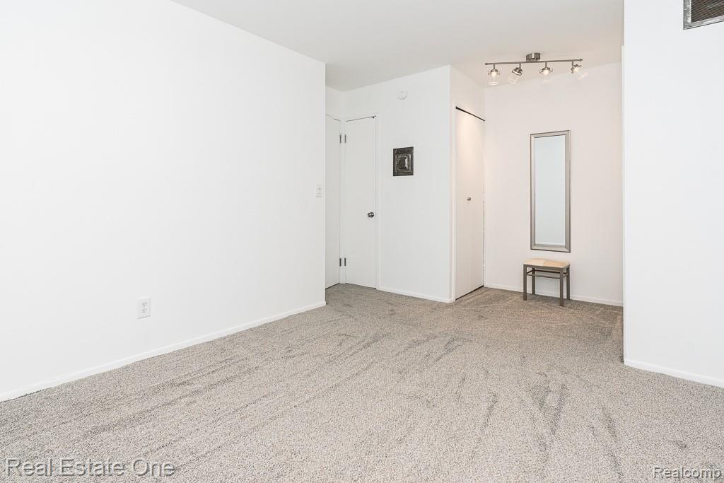 21 Dickinson Street F