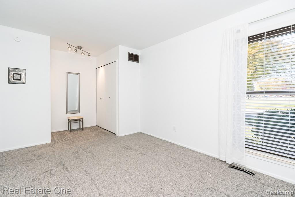 21 Dickinson Street F