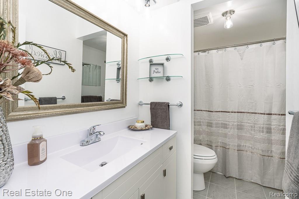 21 Dickinson Street F