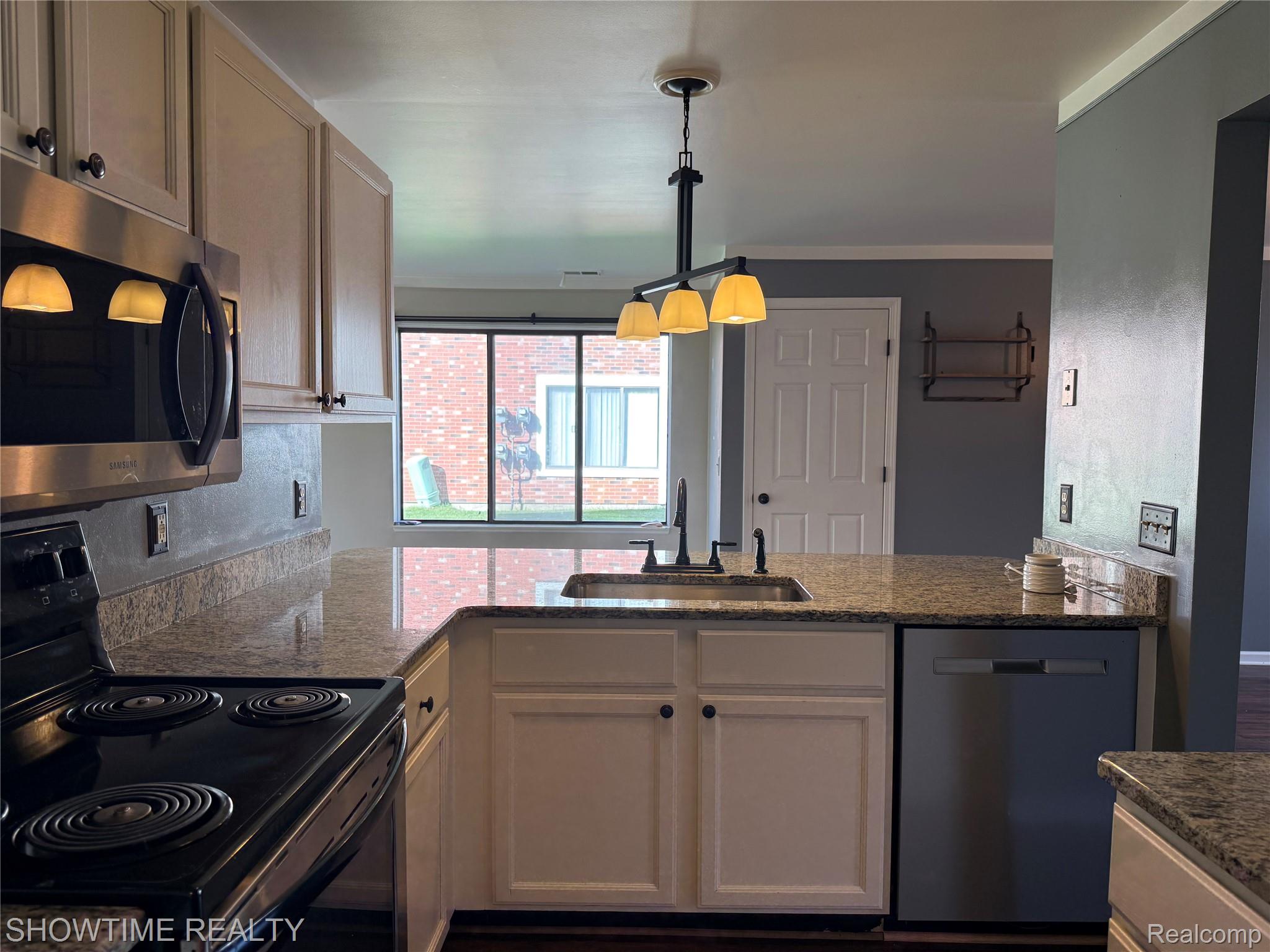 30537 HIDDEN PINES Lane