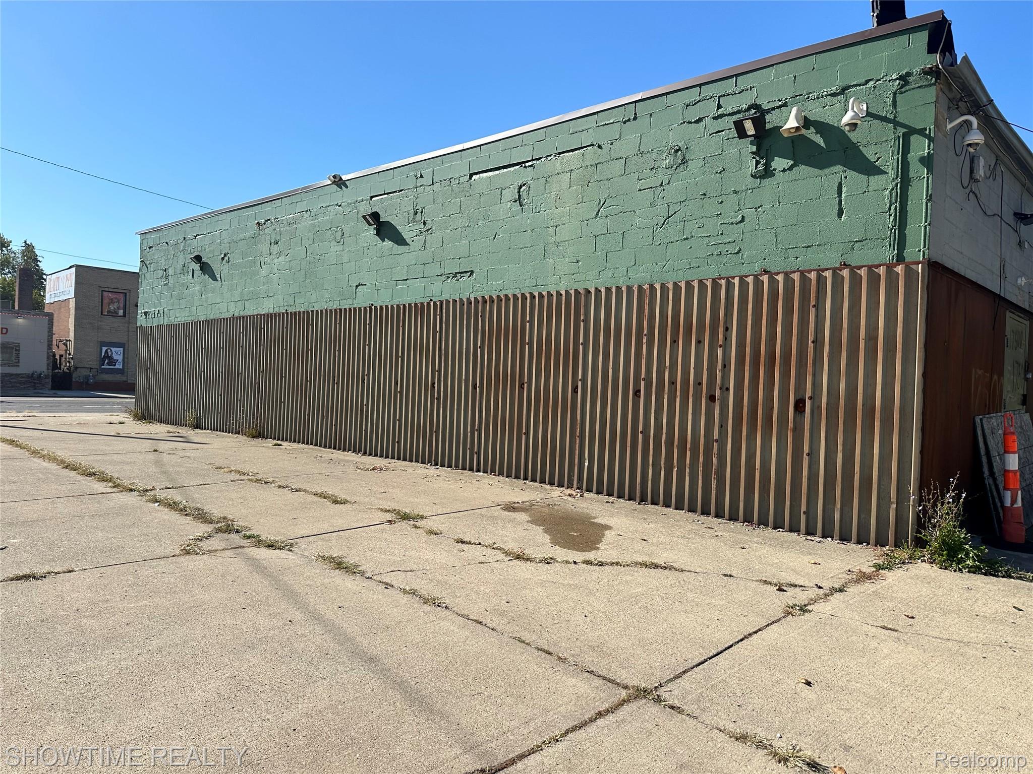 17500 W 7 MILE Road