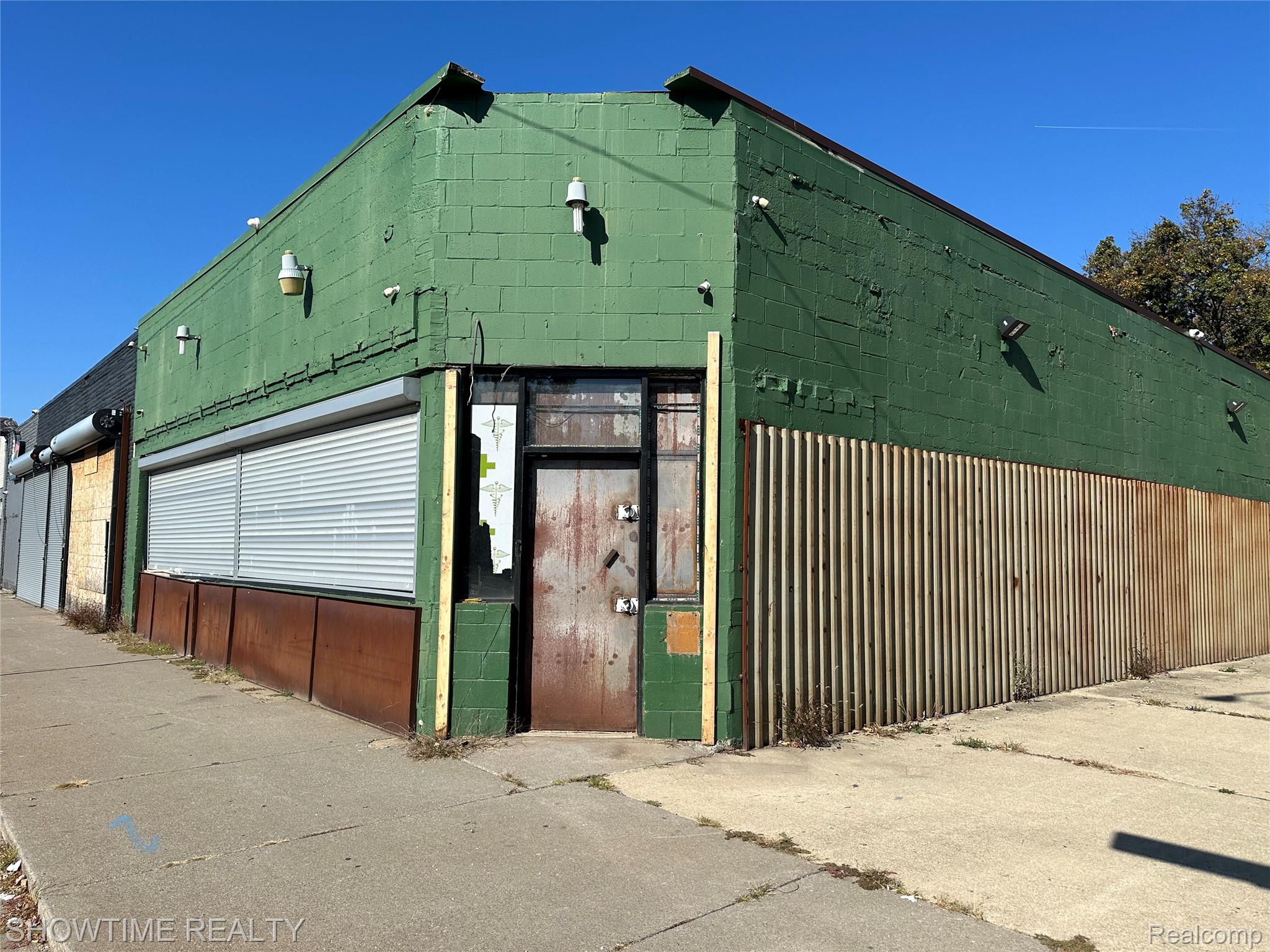 17500 W 7 MILE Road