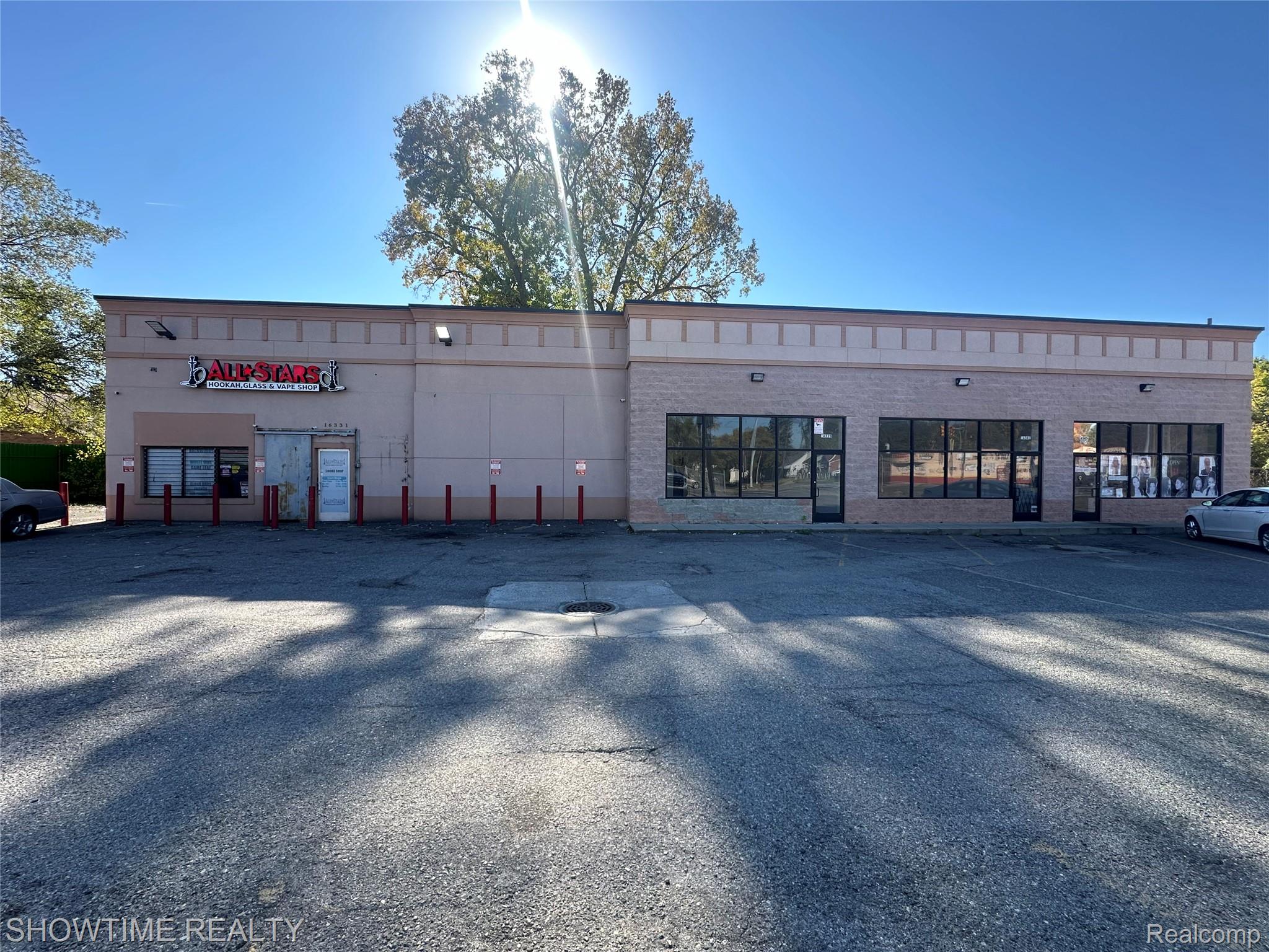 16331 W 7 MILE RD Road