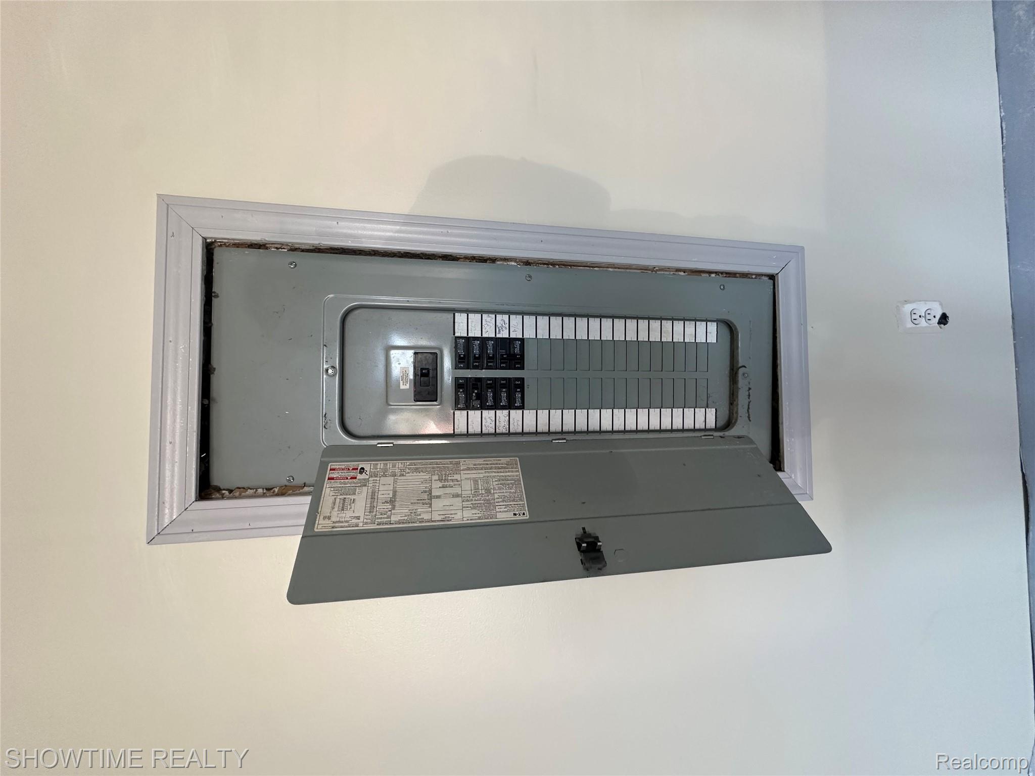 16331 W 7 MILE RD Road