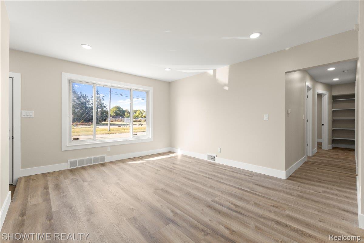 10358 Cloverdale Avenue