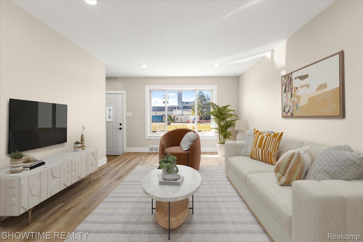 10358 Cloverdale Avenue