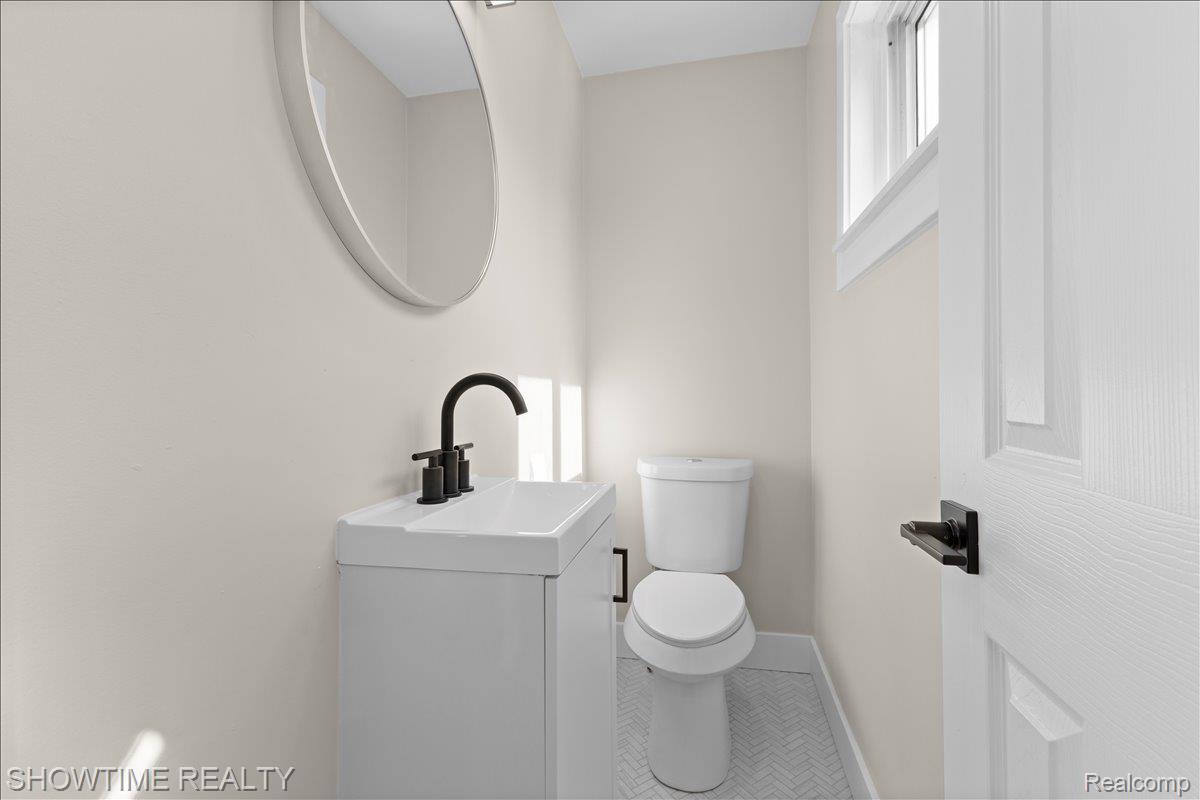 10358 Cloverdale Avenue