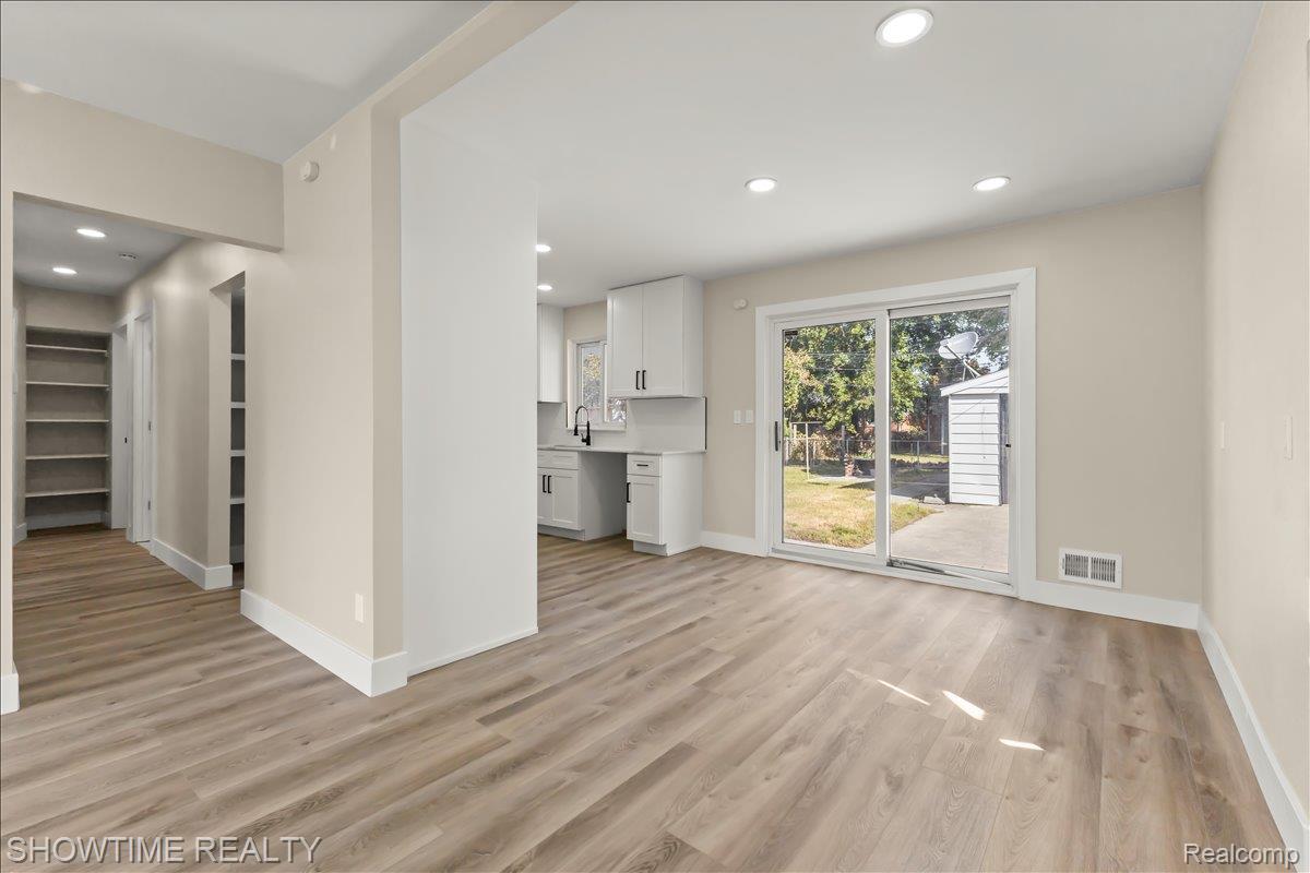 10358 Cloverdale Avenue