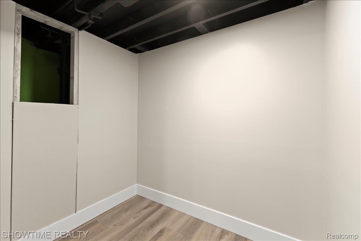 10358 Cloverdale Avenue