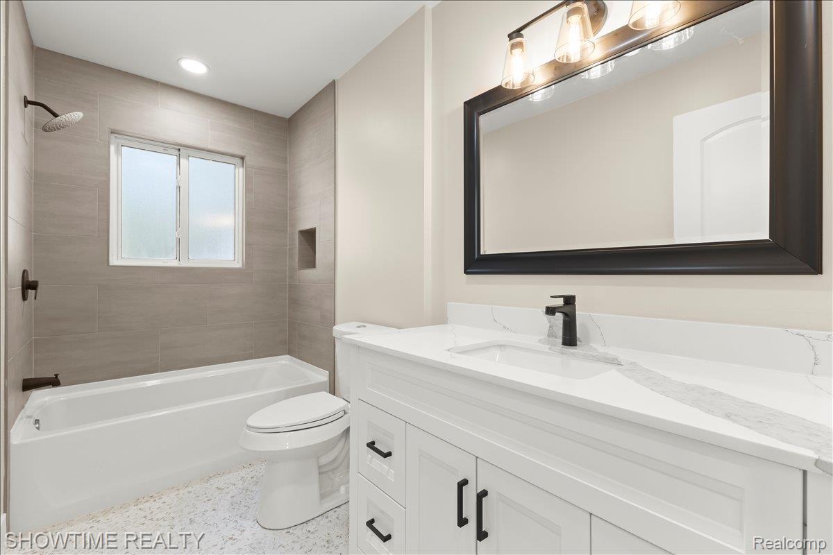 10358 Cloverdale Avenue