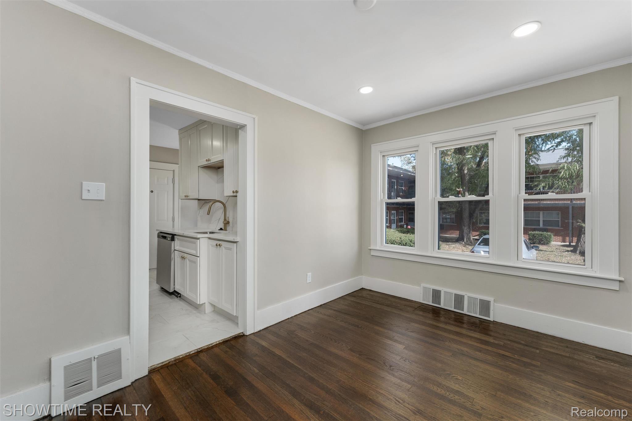 292 W Marshall Street