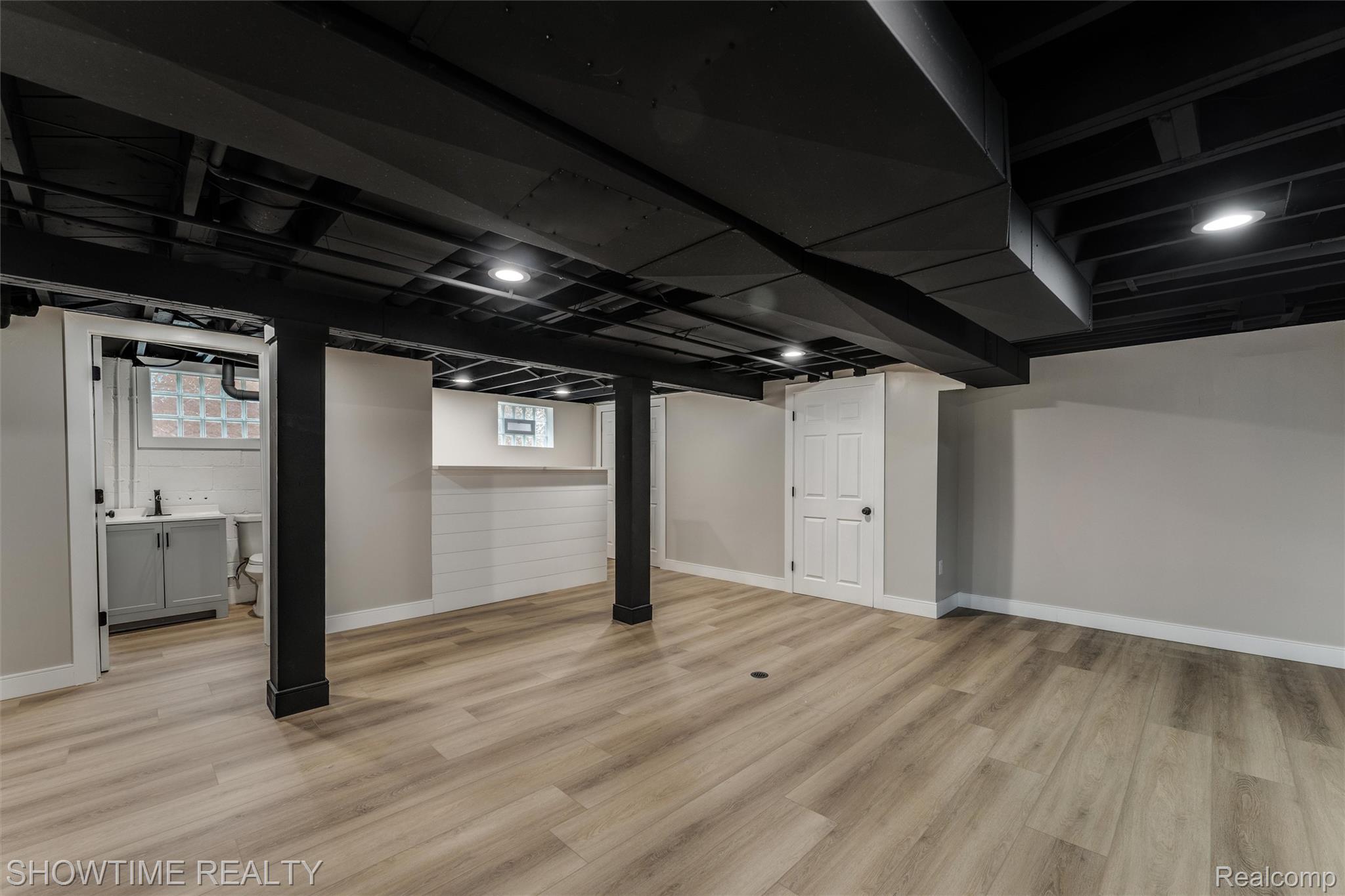 860 Gardendale Street