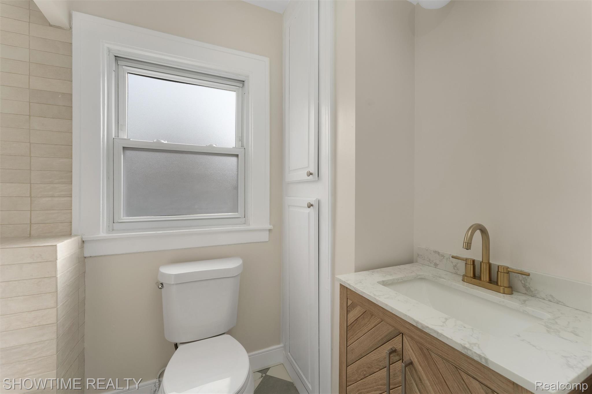 860 Gardendale Street