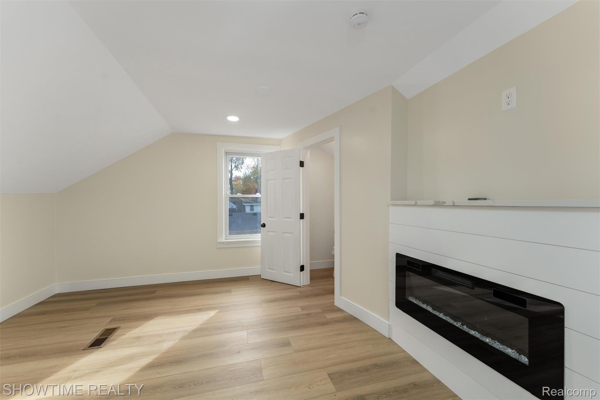 860 Gardendale Street