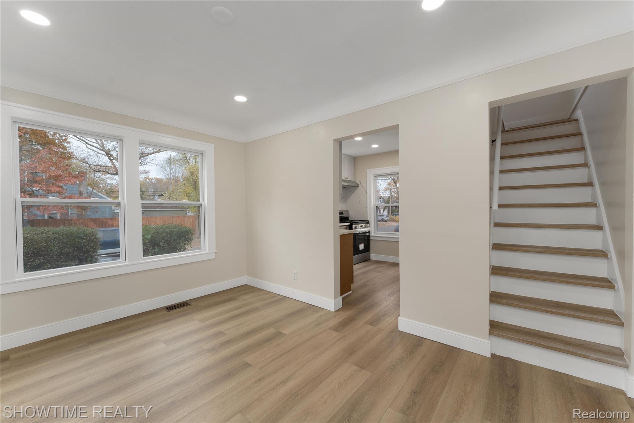 860 Gardendale Street