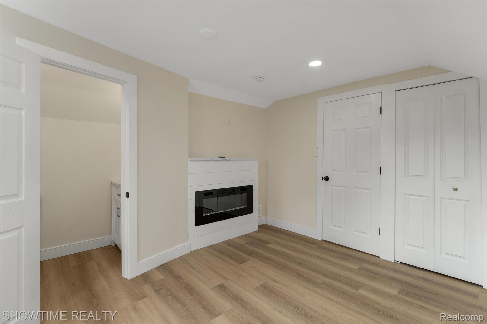 860 Gardendale Street