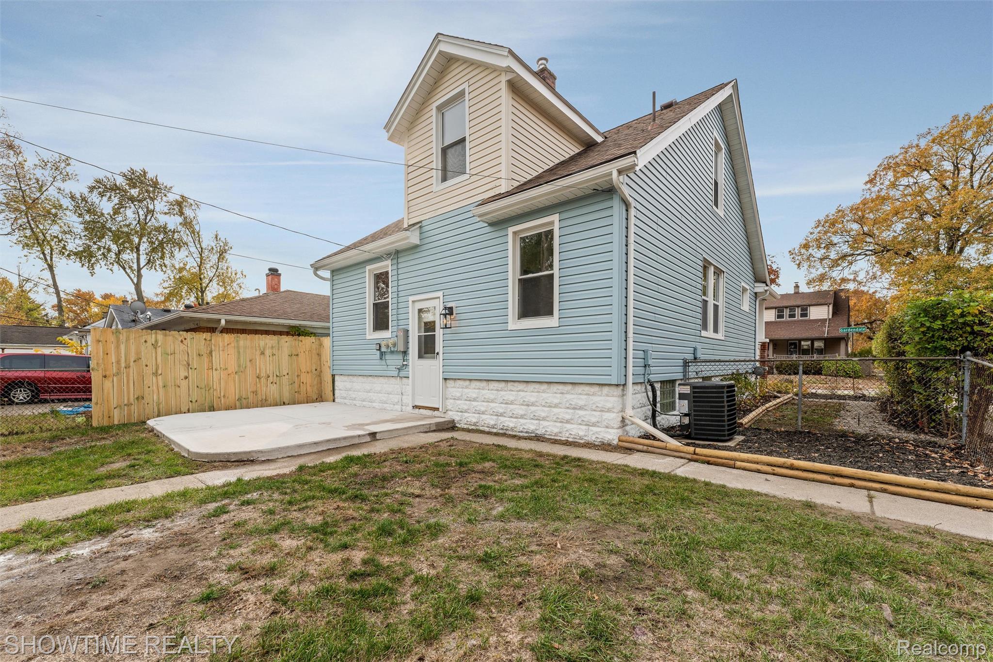 860 Gardendale Street