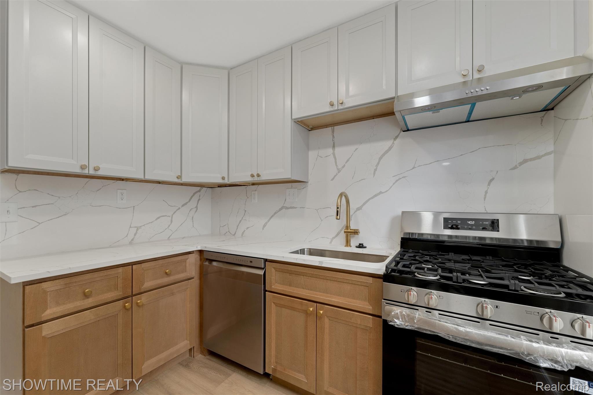 860 Gardendale Street