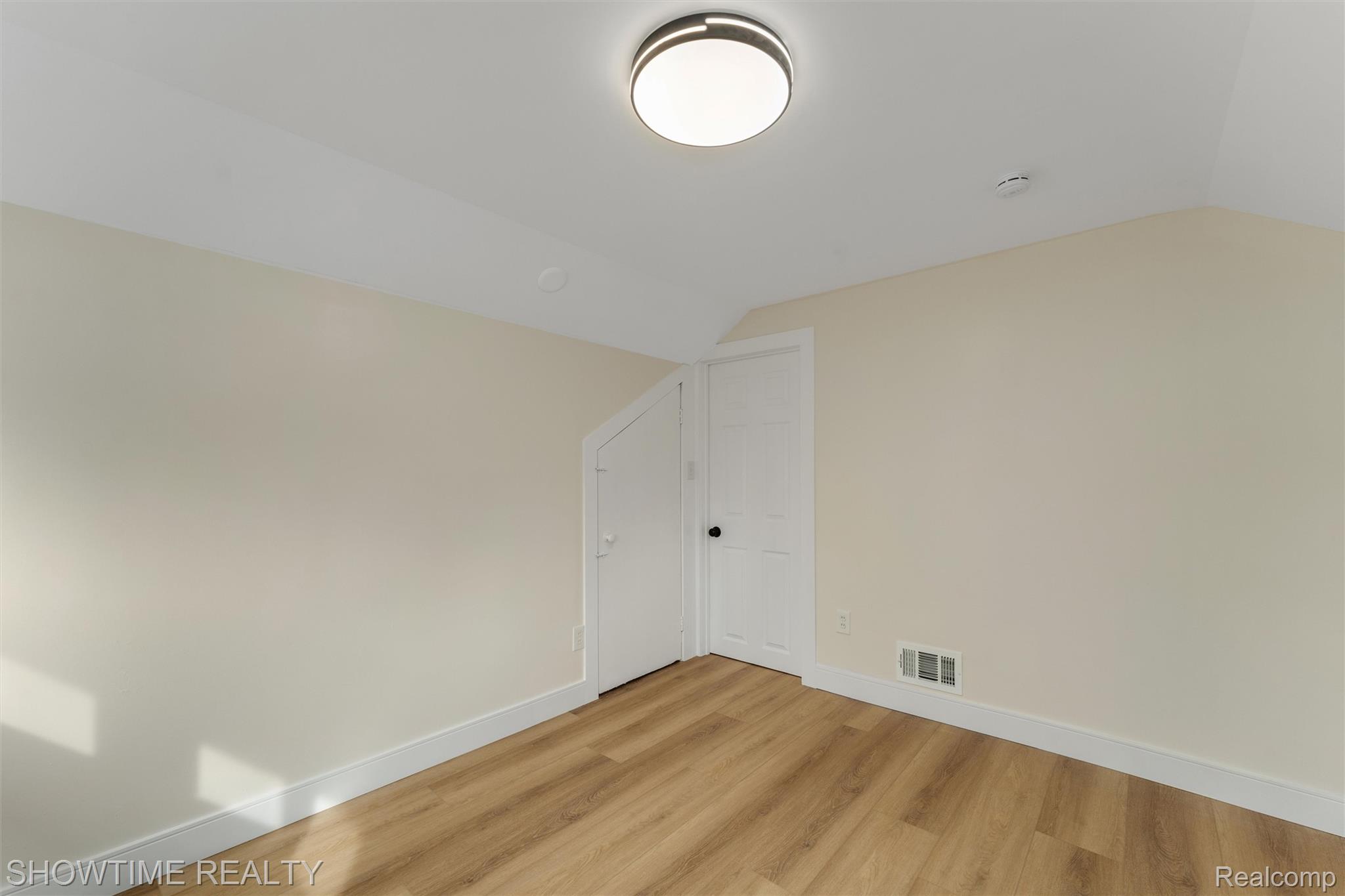 860 Gardendale Street