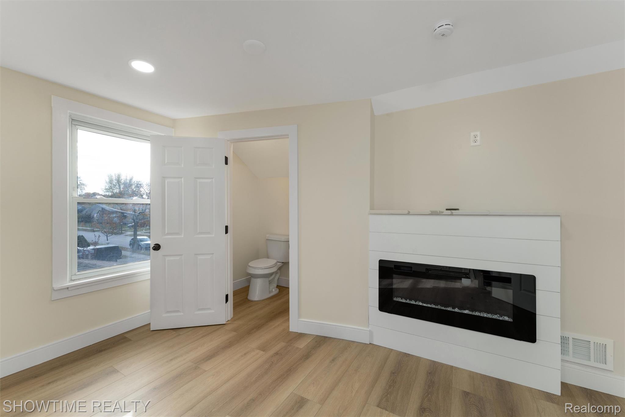 860 Gardendale Street