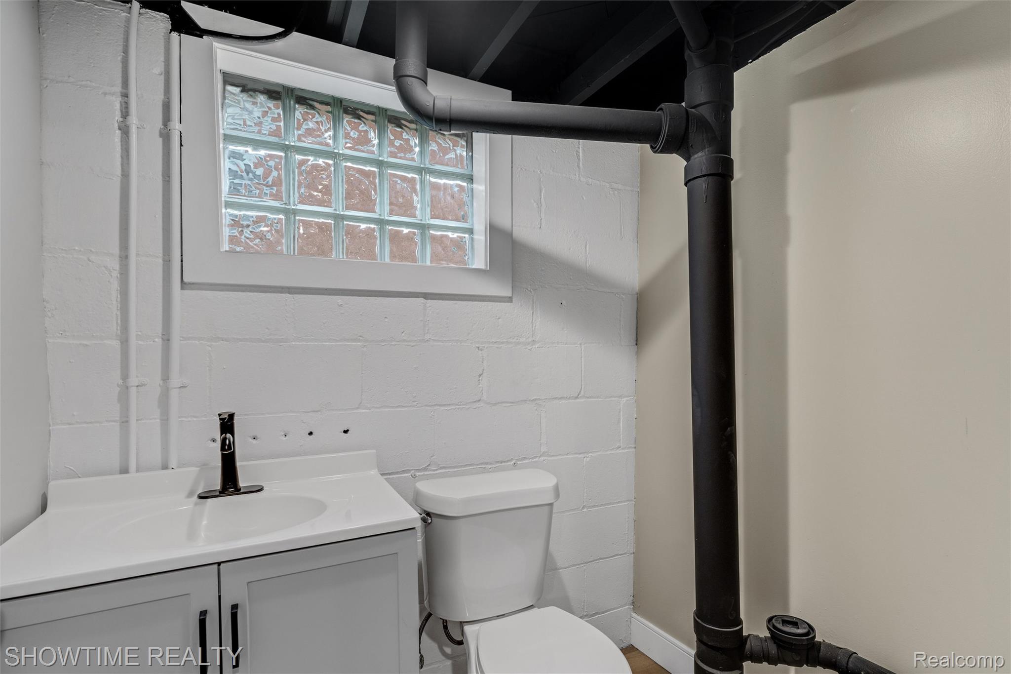 860 Gardendale Street