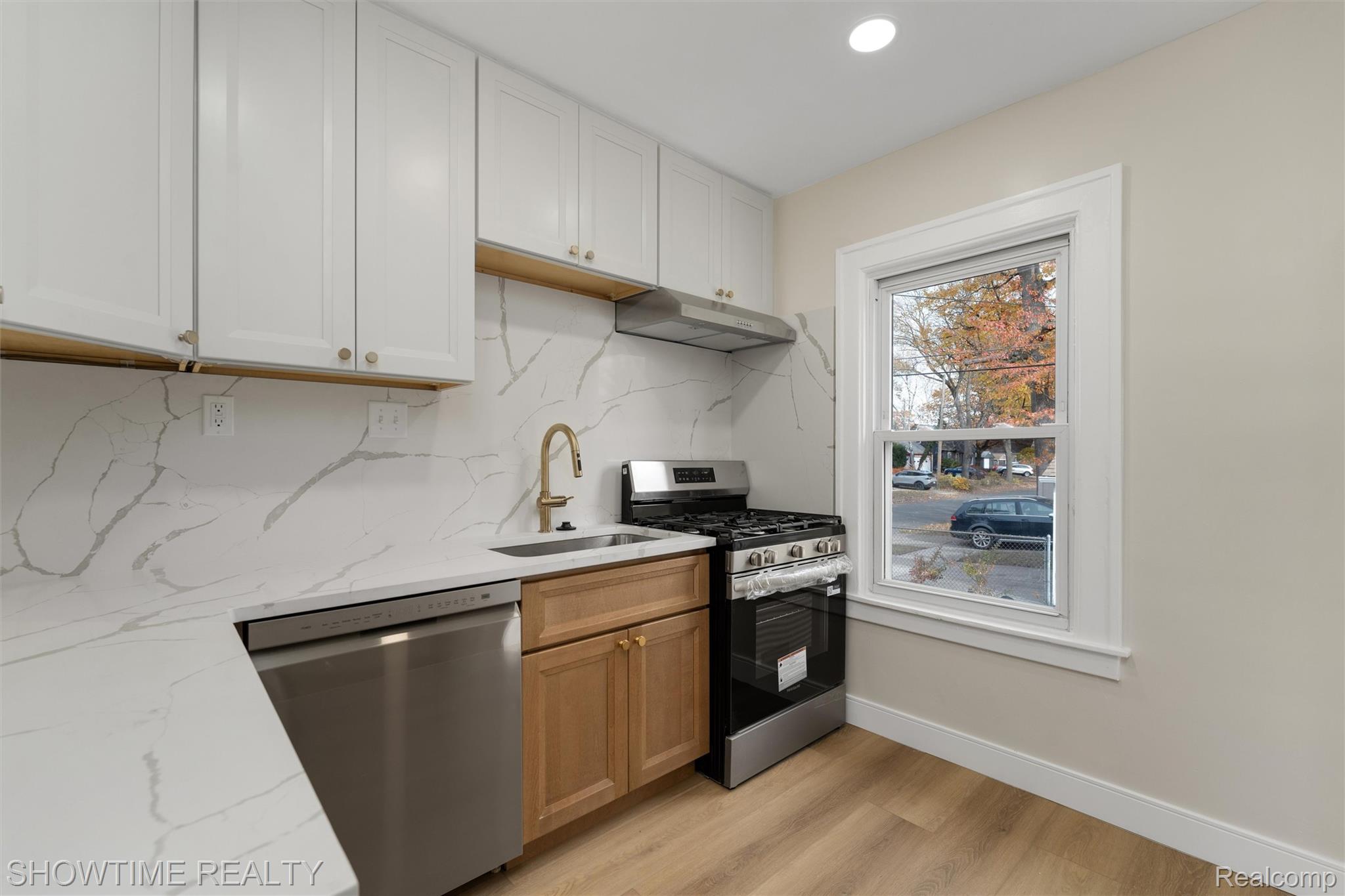 860 Gardendale Street