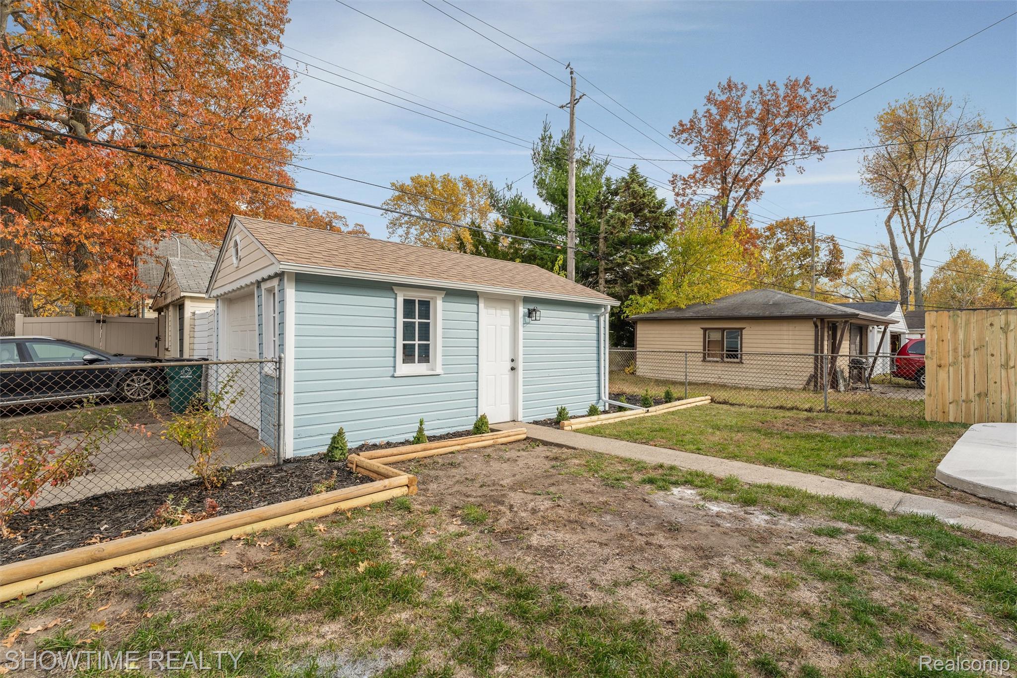 860 Gardendale Street