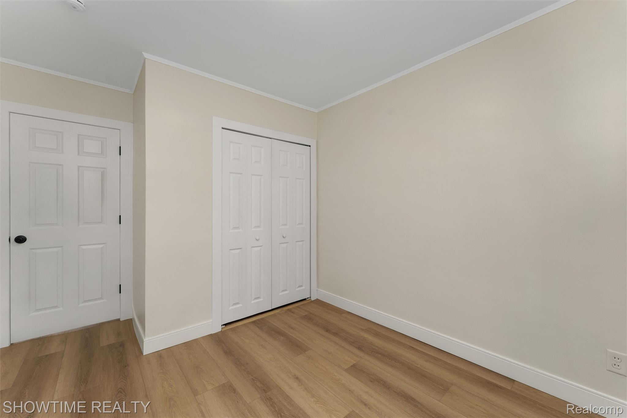 860 Gardendale Street