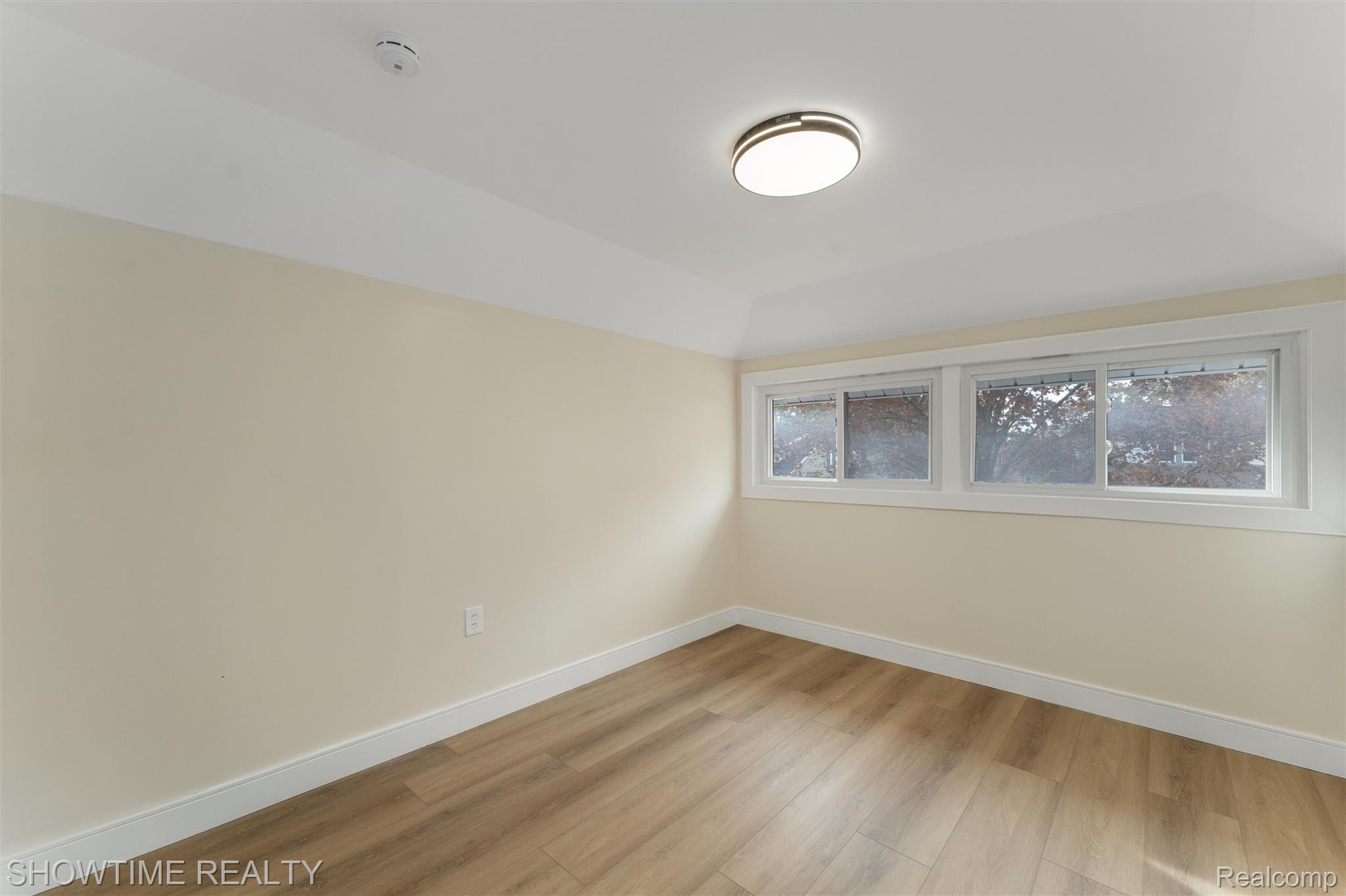 860 Gardendale Street