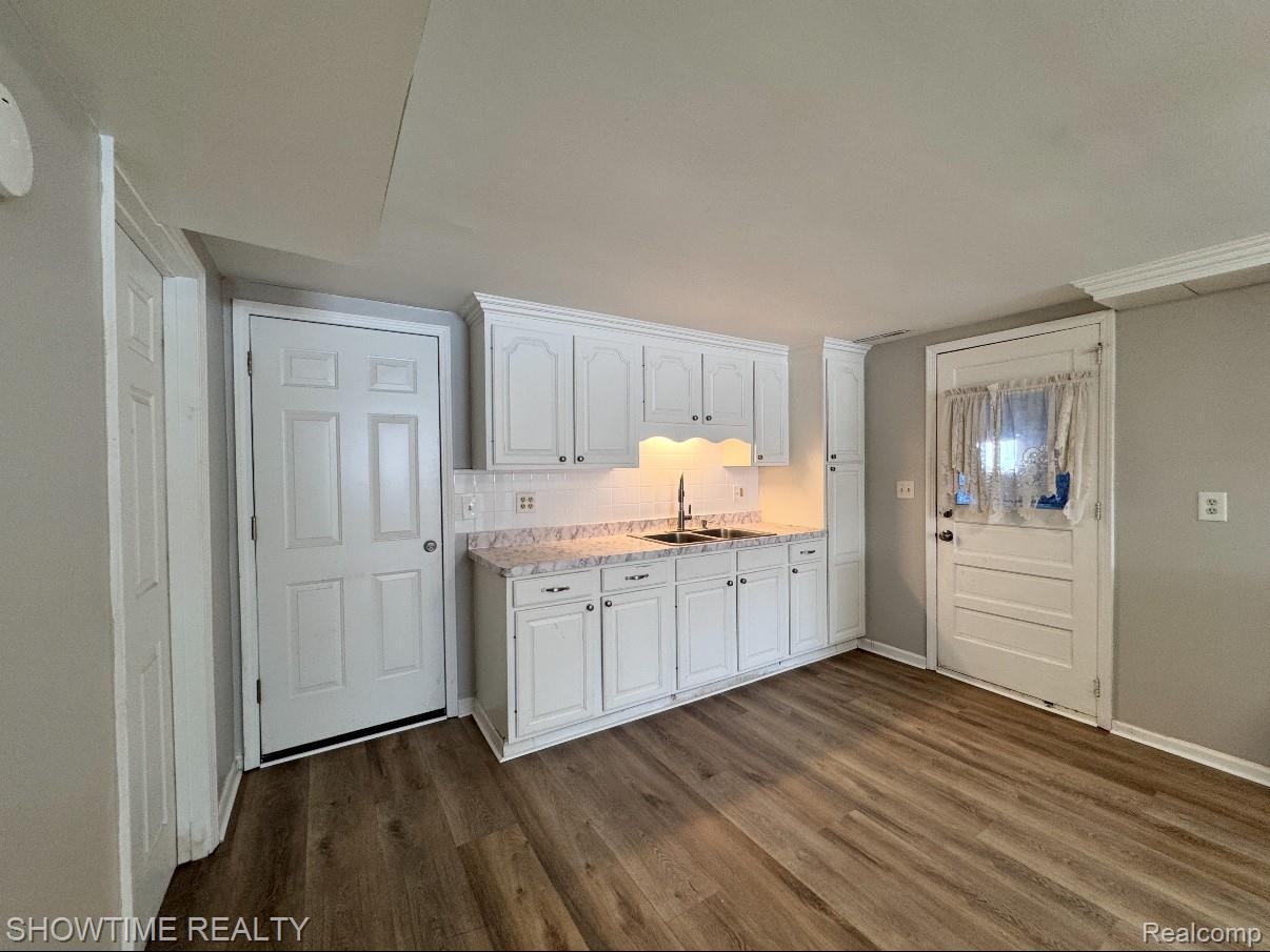 654 N BLACKS CORNERS Road