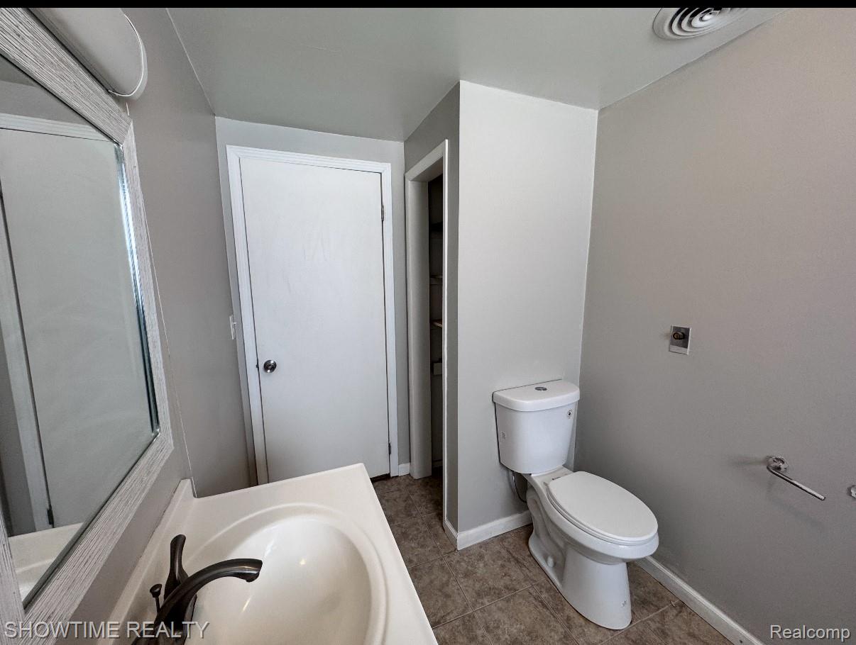 654 N BLACKS CORNERS Road