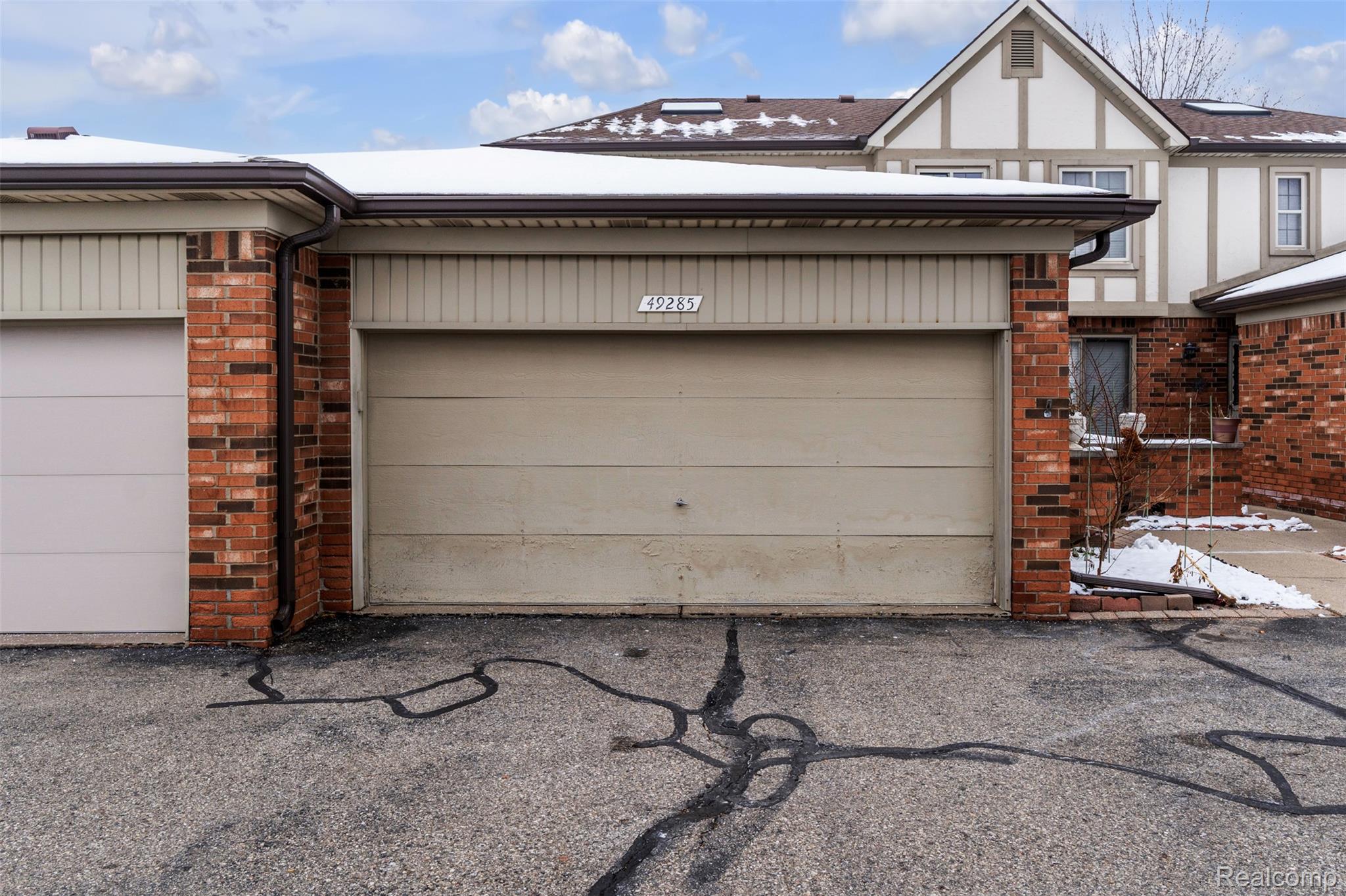 49285 Ashley Court