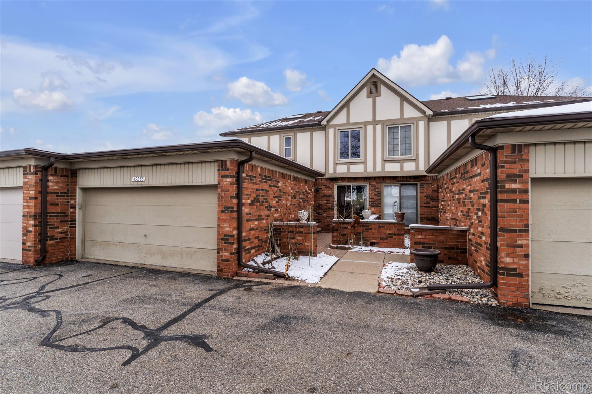 49285 Ashley Court