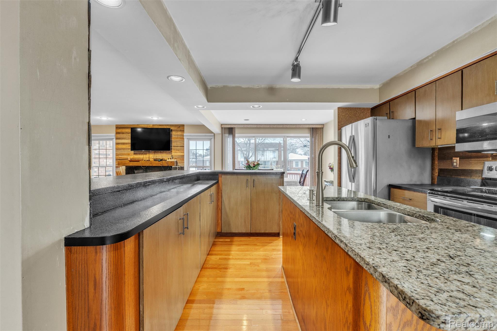 49285 Ashley Court