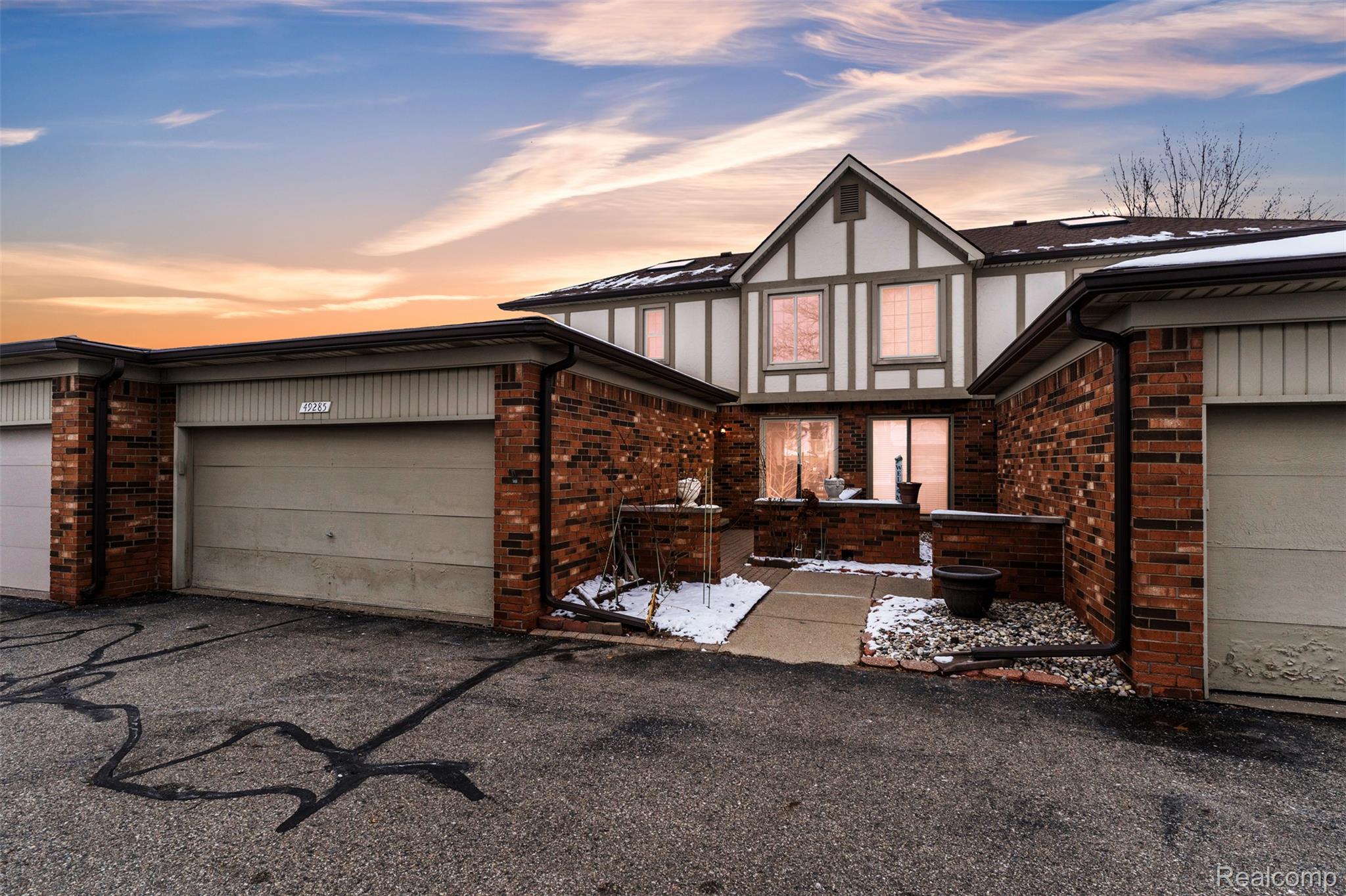 49285 Ashley Court