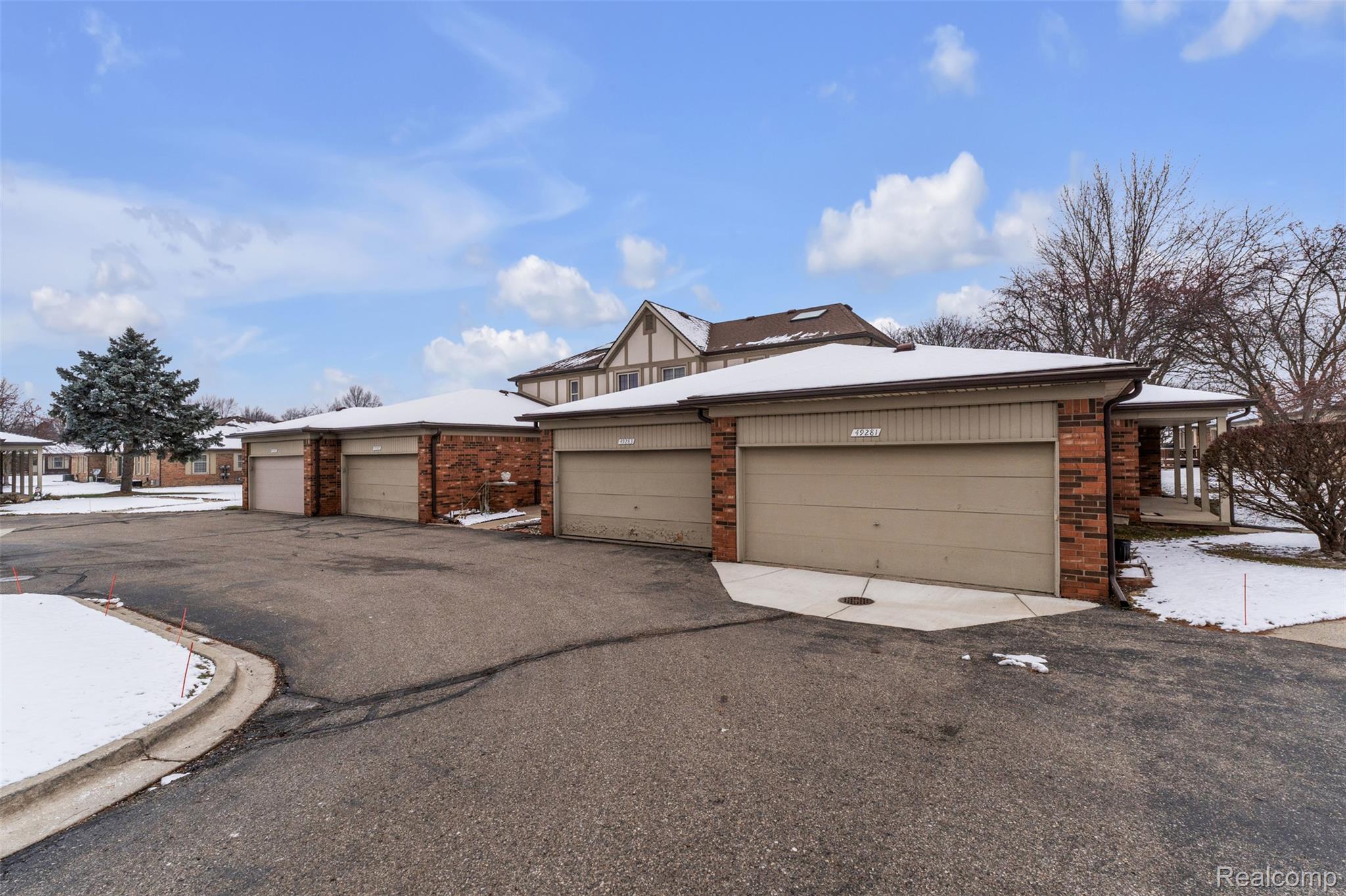 49285 Ashley Court