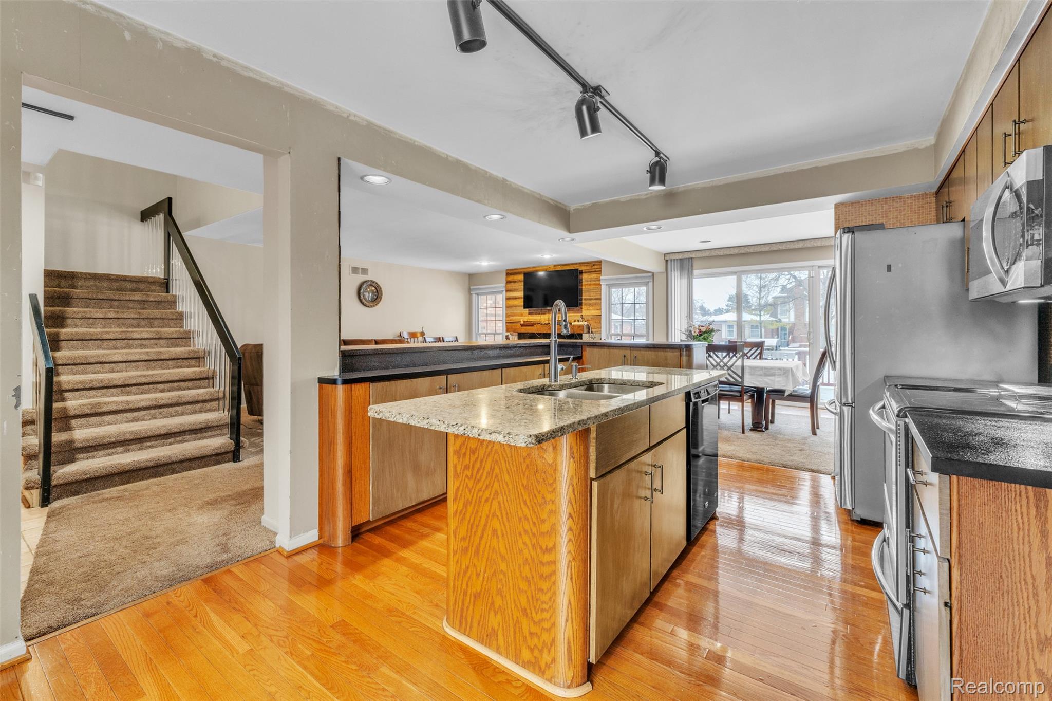 49285 Ashley Court