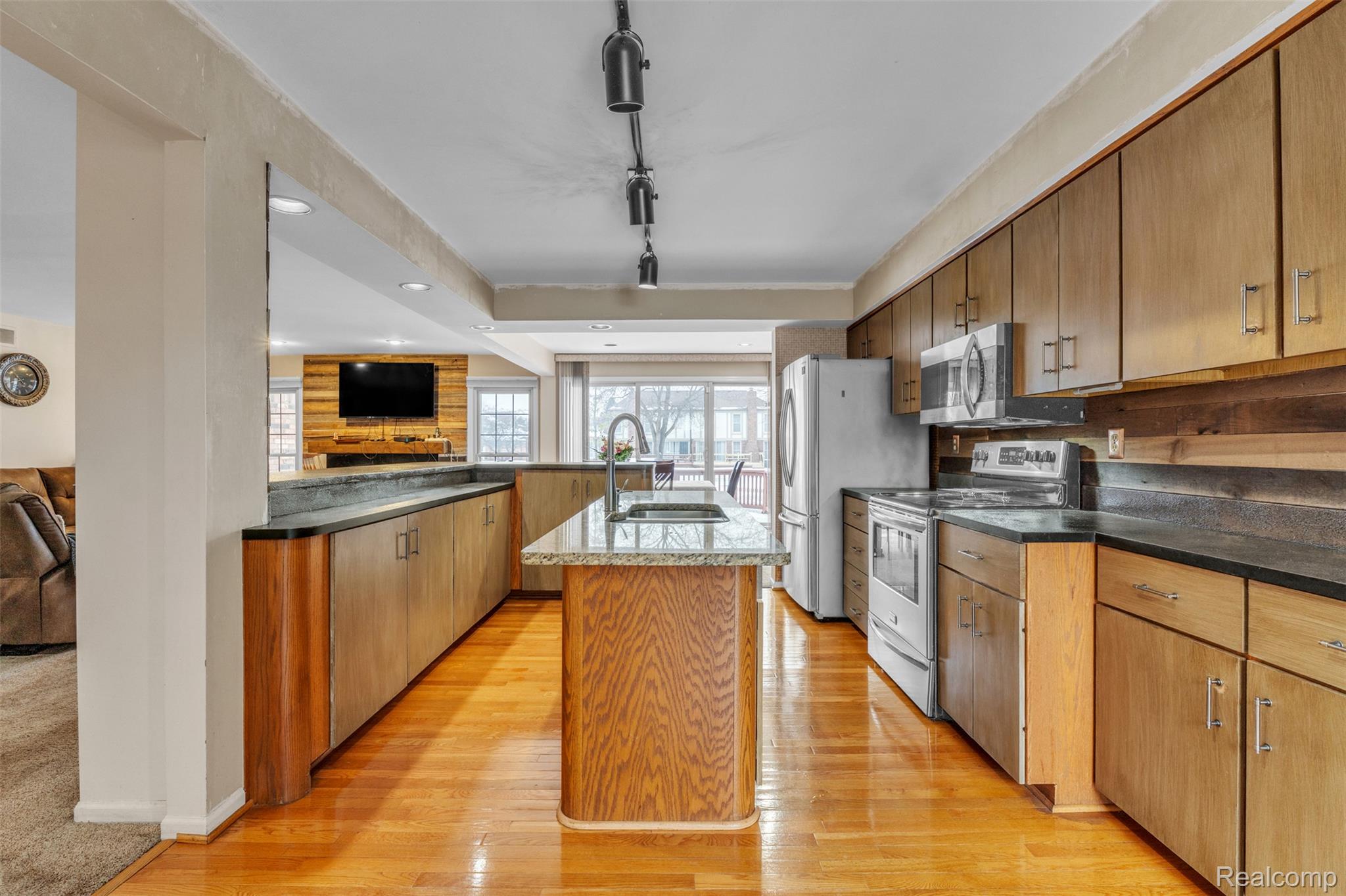 49285 Ashley Court