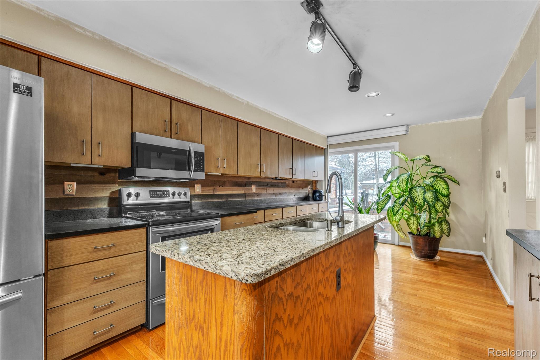 49285 Ashley Court