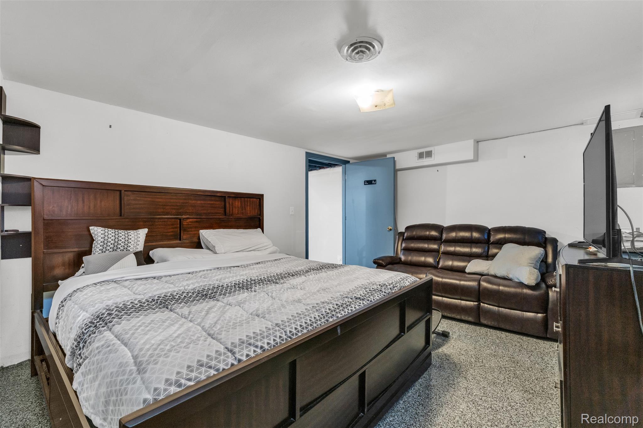 49285 Ashley Court