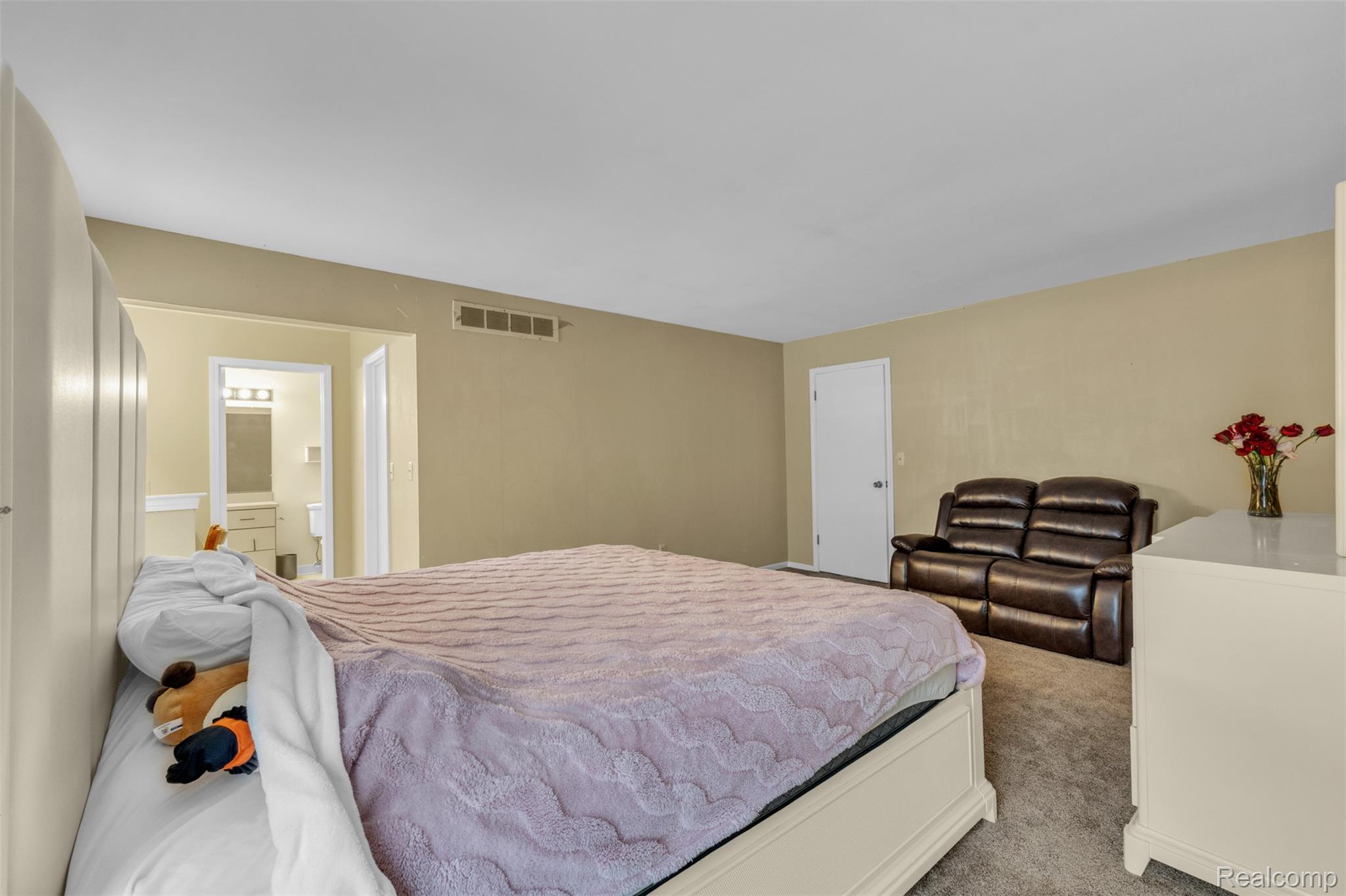 49285 Ashley Court