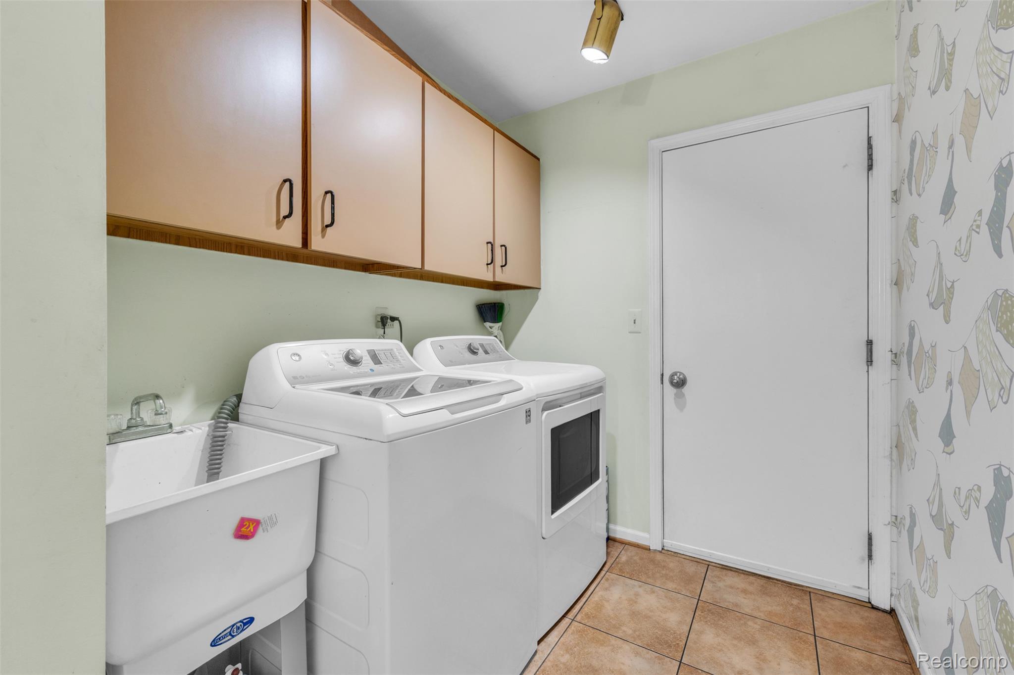 49285 Ashley Court