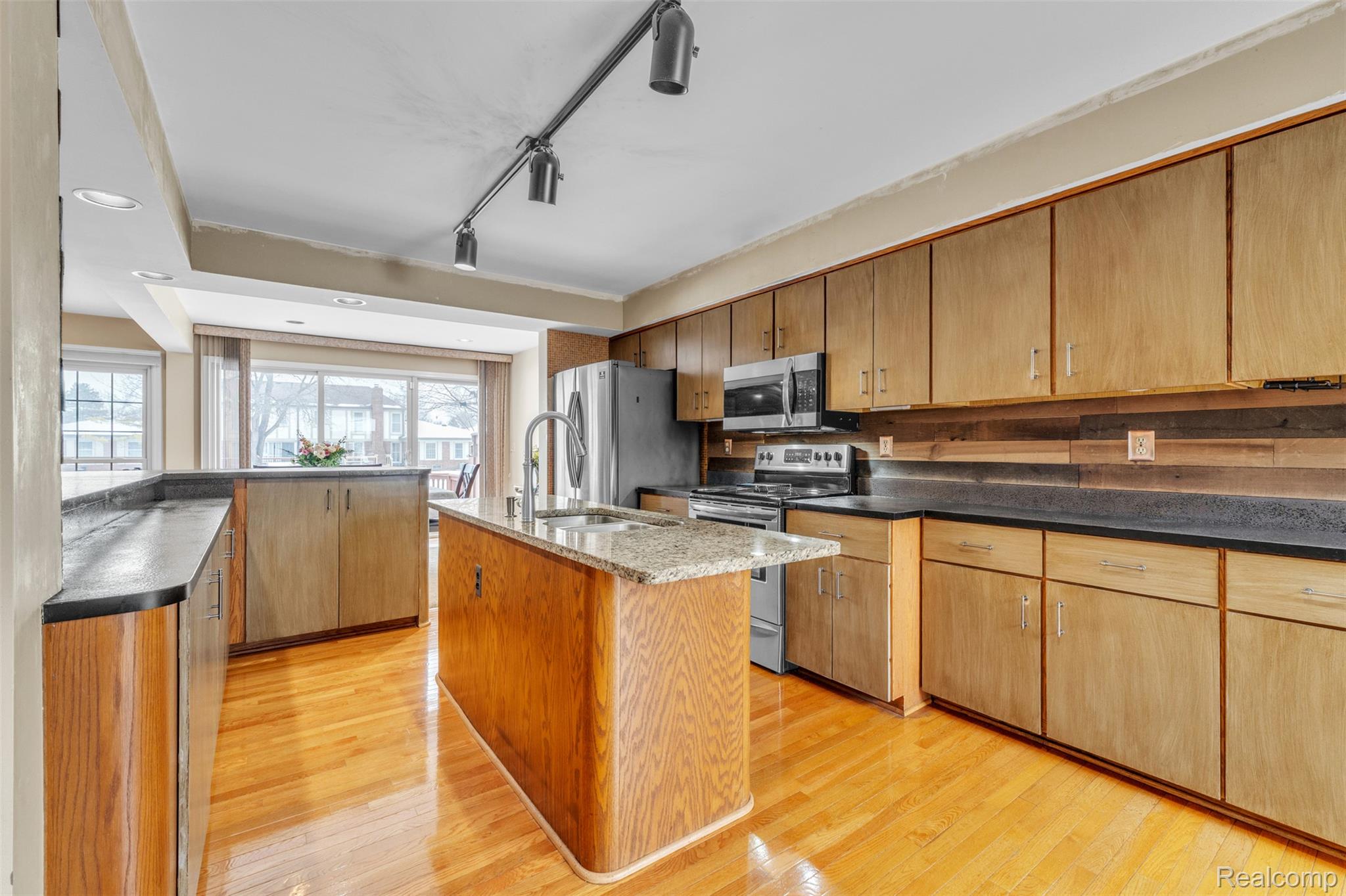49285 Ashley Court