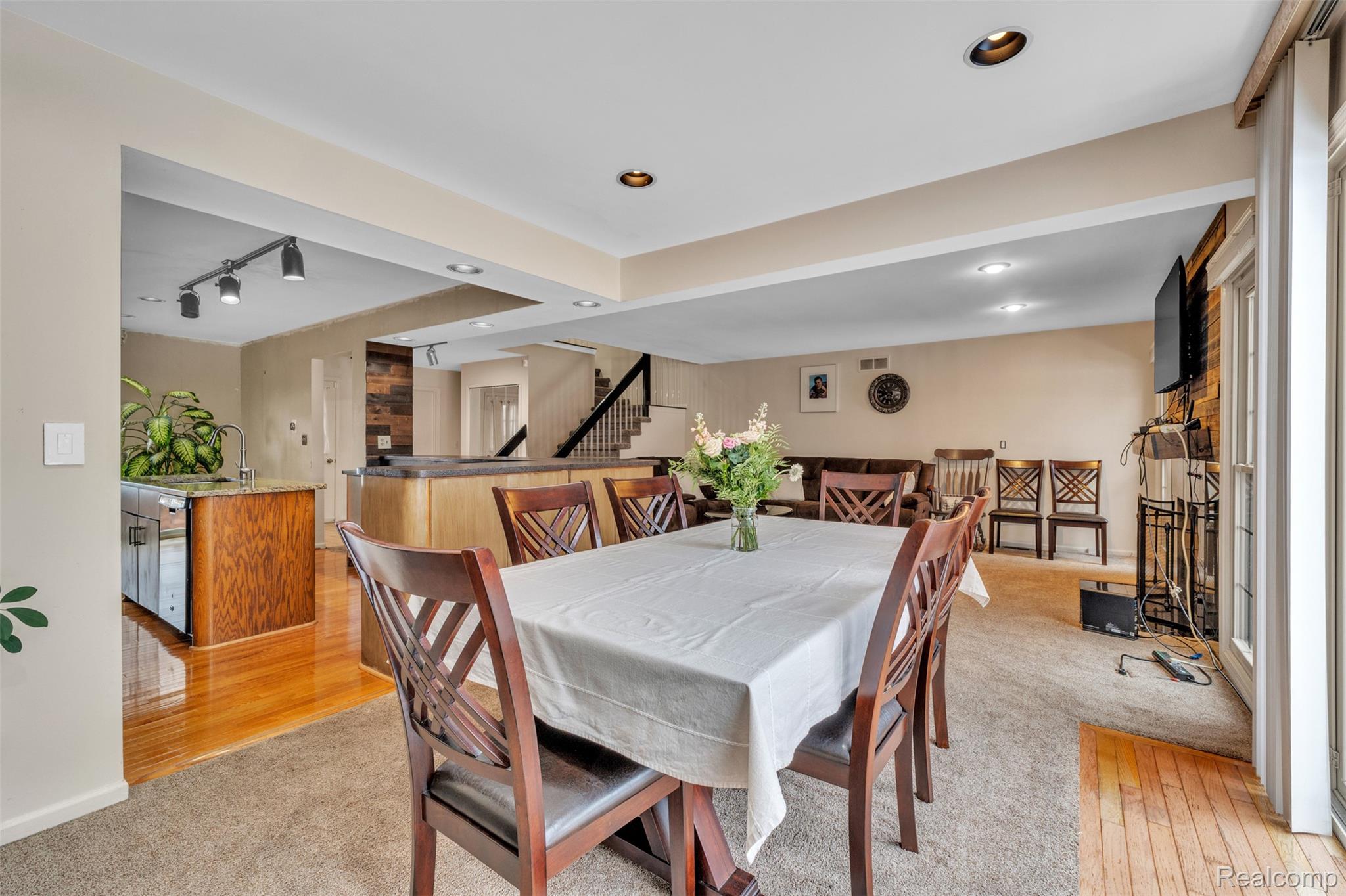 49285 Ashley Court