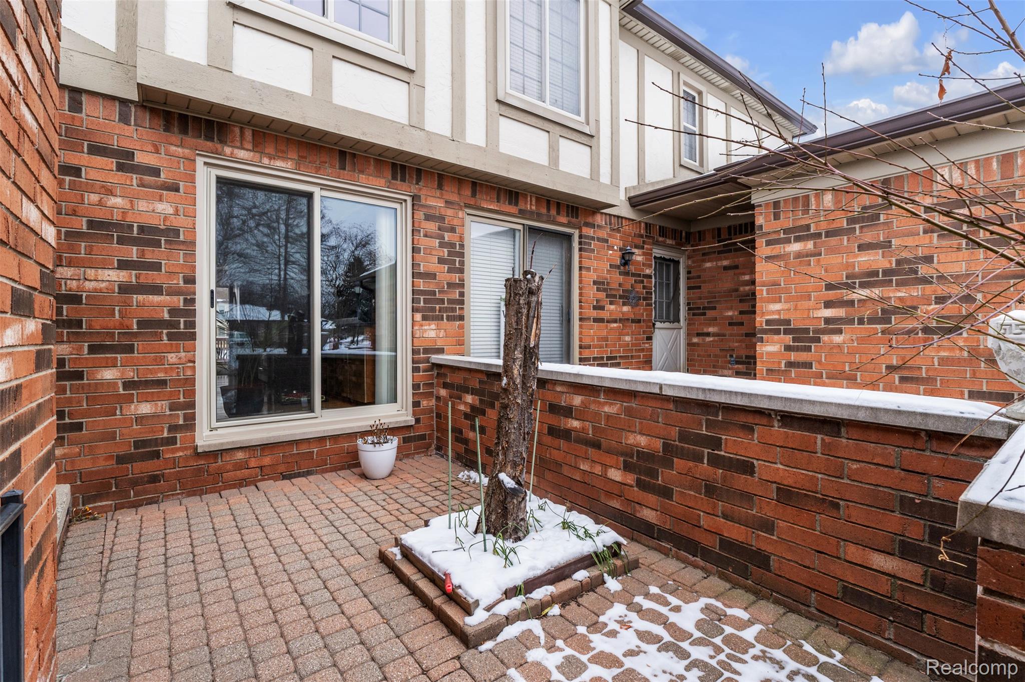 49285 Ashley Court