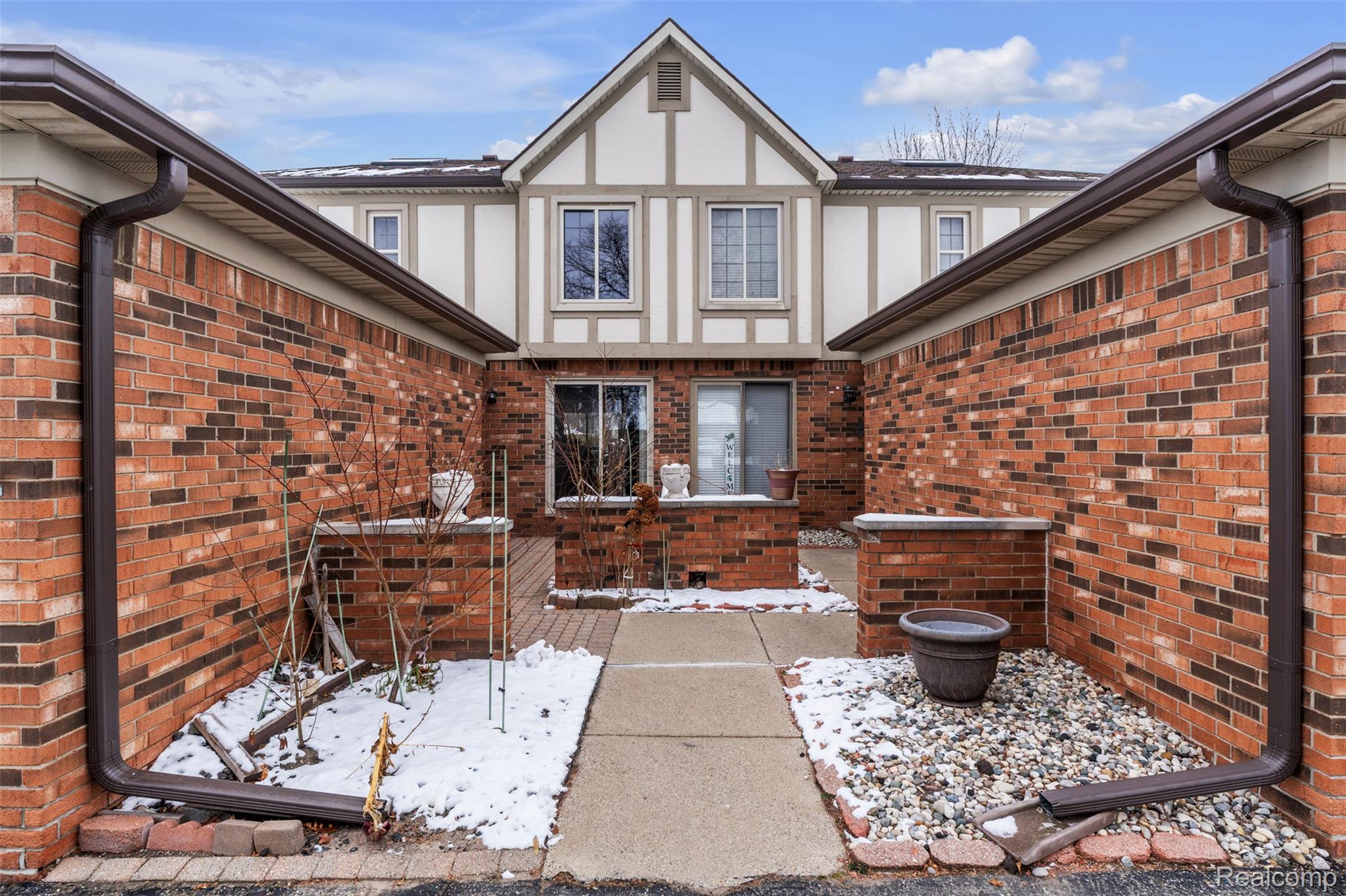 49285 Ashley Court