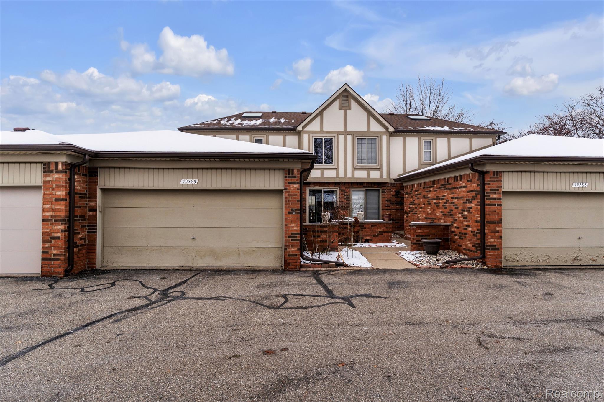 49285 Ashley Court